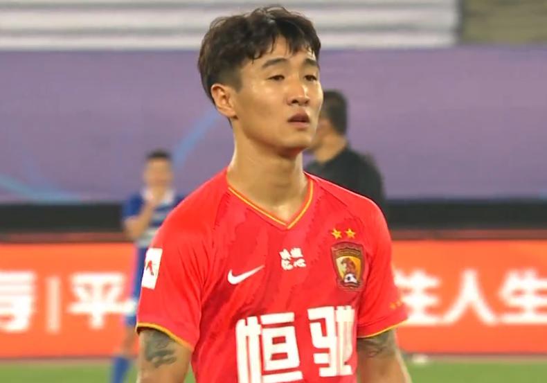名记揭中国足球丑闻！暗示中超多位名将改年龄：把近40岁球员当宝(4)