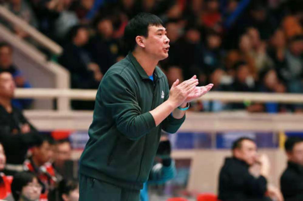深圳女排主教练候选人顺势而出，蔡斌或签约，一功勋教练被提起(1)