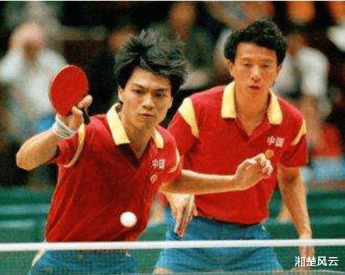乒乓球世界冠军江嘉良，娶百花奖影后，金牌被偷因感觉不值钱扔了(2)