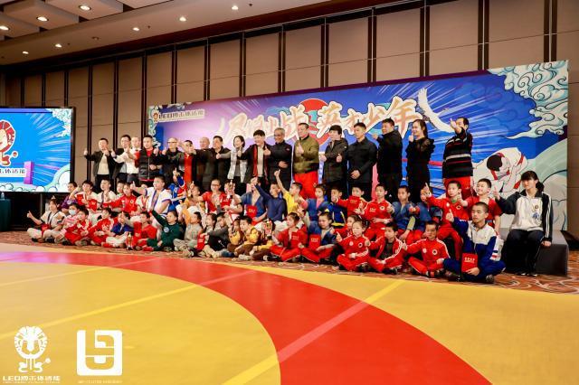 传承传统文化 北京市青少年中国式摔跤挑战赛举行(1)