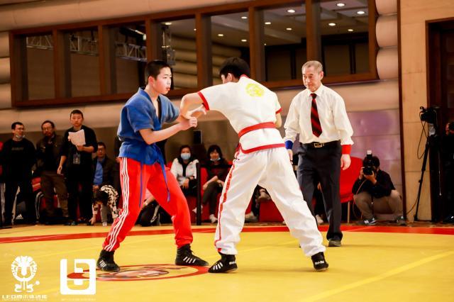 传承传统文化 北京市青少年中国式摔跤挑战赛举行(2)