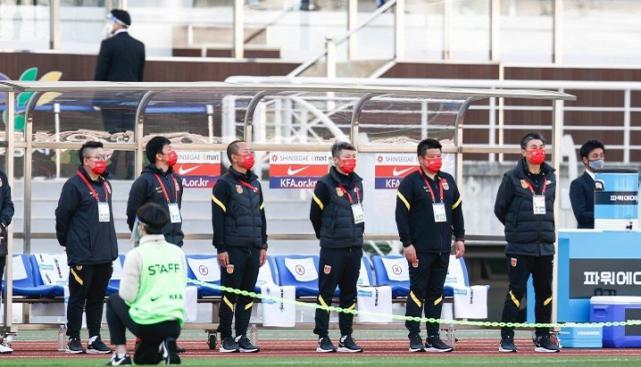 输不起！韩国足球刷新下限：中国球迷举五星红旗加油也是违规操作(3)