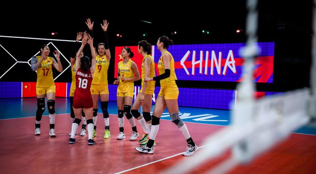 中国女排3-0破美国不败金身 世联赛七连胜收官(1)