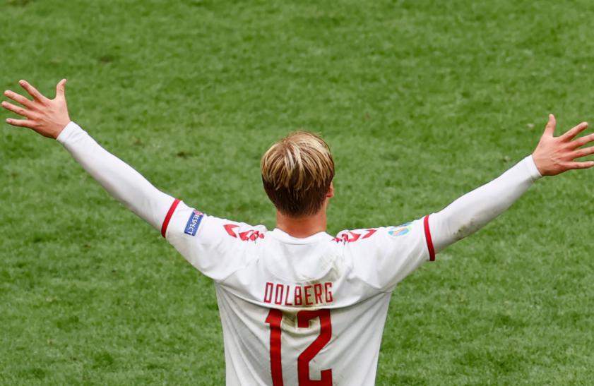 4-0完胜！丹麦淘汰威尔士，17年后再进欧洲杯八强，贝尔告别(3)
