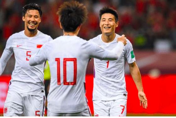 国足世界杯出线获重大加码，日本伊朗鼎力相助，武磊李铁时来运转(4)