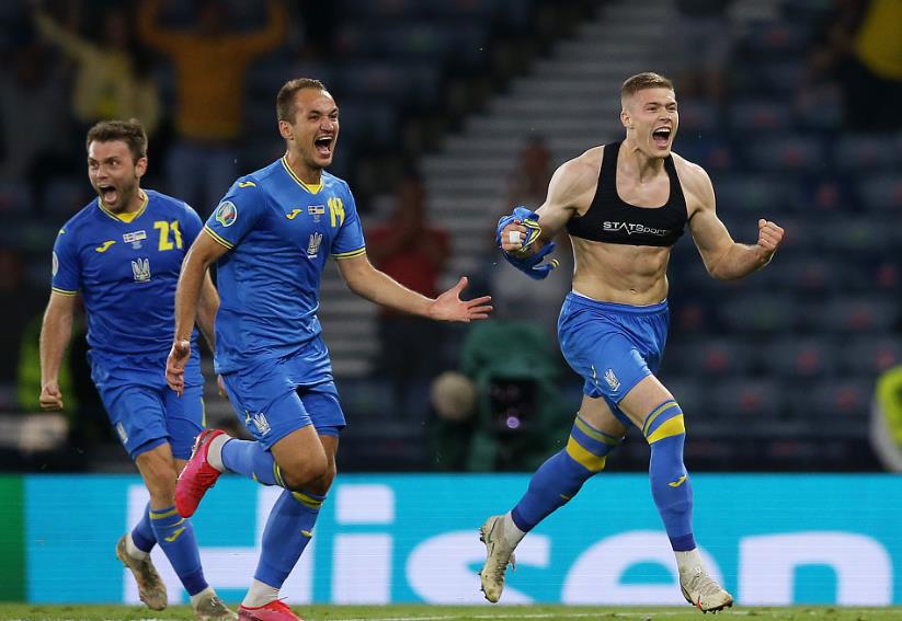 舍甫琴科与对手对骂？乌克兰2-1绝杀创造纪录，8强挑战英格兰(4)