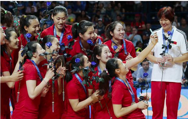 郎平晒照宣布重大信息，中国女排奥运12人有变，3米09大黑马回归(1)