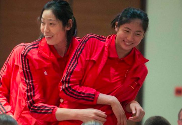 郎平晒照宣布重大信息，中国女排奥运12人有变，3米09大黑马回归(6)