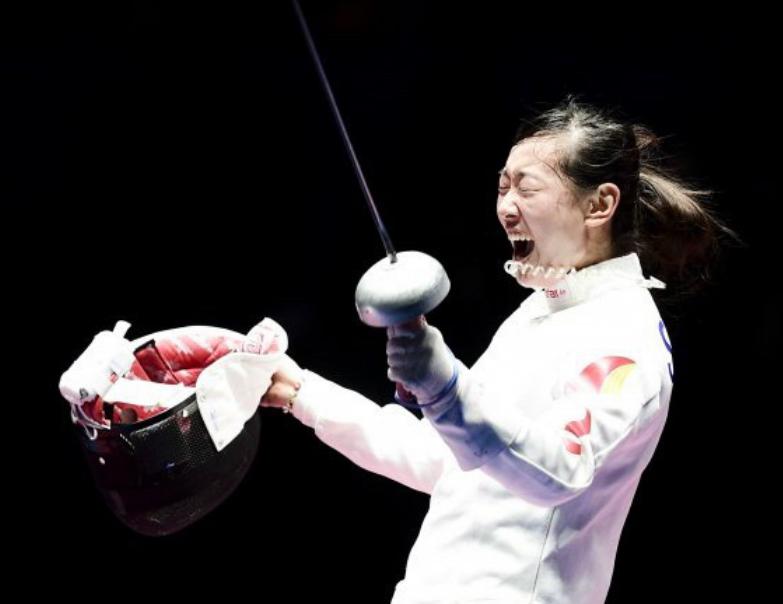 中国队第三金！孙一文创下奥运新历史：中国首枚女子重剑个人金牌(4)