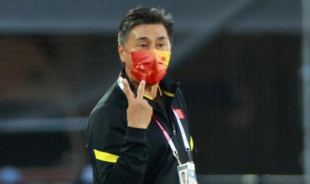 2-8！0-5！中国女足耻辱出局，贾秀全拒谈下课，赛后还在怒怼记者(1)
