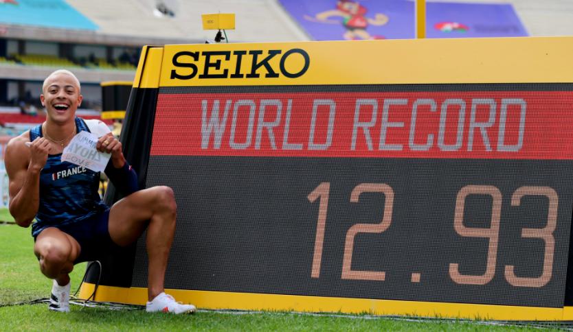 12秒93！110米栏又出顶级天才，破青年纪录，世界纪录已在颤抖？(1)