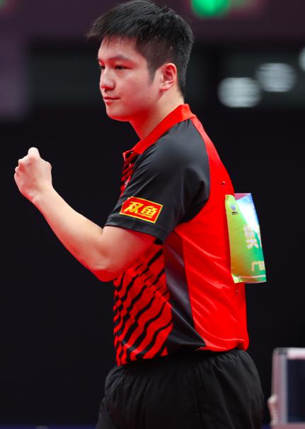 决胜局13-11逆转马龙！樊振东救5个赛点，生涯第二次夺男团冠军(2)