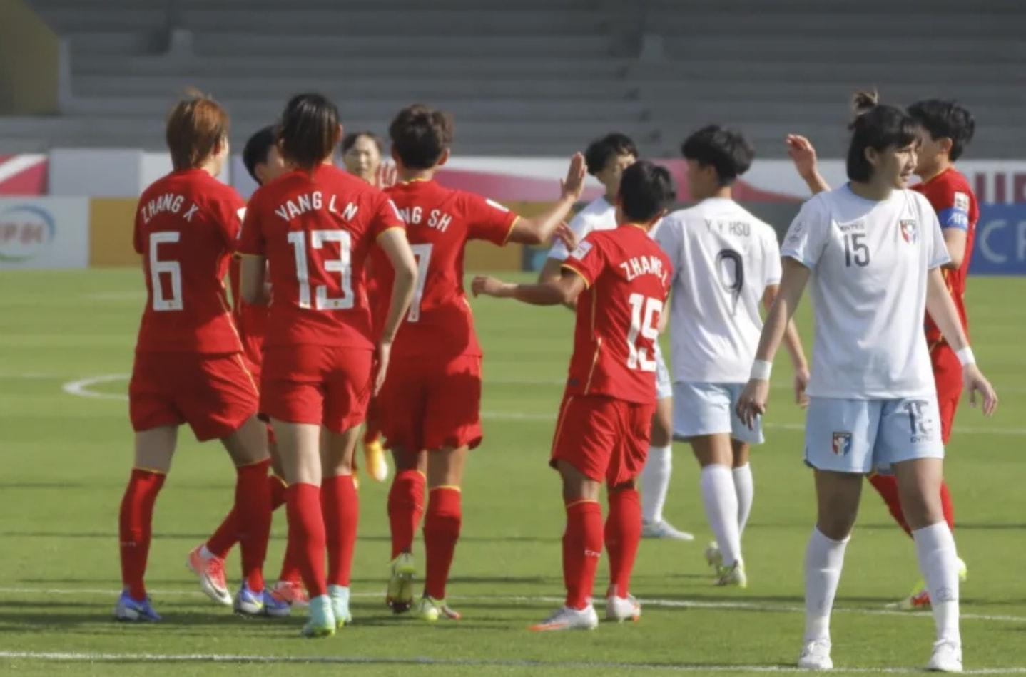 半场2-0领先！王霜王珊珊联手进球，中国女足冲击亚洲杯第9冠(4)