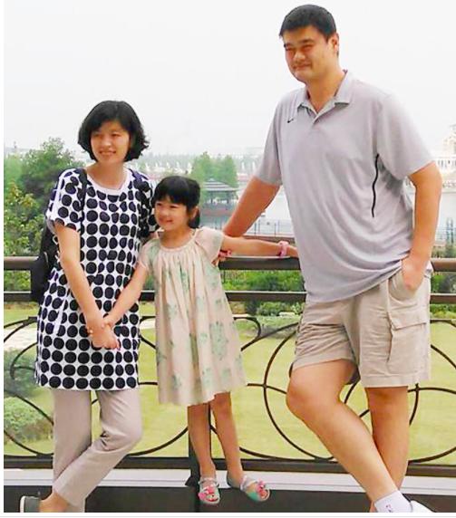 姚明11岁女儿大年初六亮相，身高超1米8，美籍华人身份引网友热议(5)