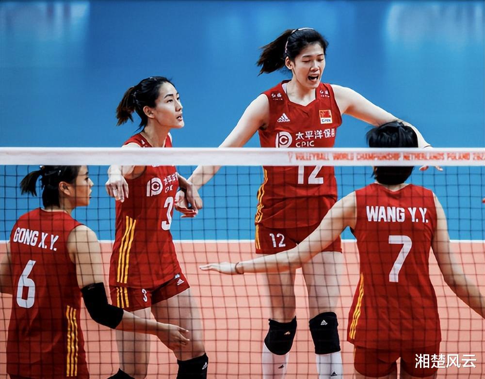 中国女排赢下比赛球迷却不满，世联赛就有类似问题，蔡斌要重视了(3)