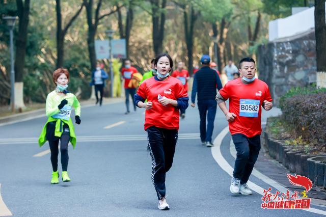 “薪火传承·中国健康跑”益阳大众运动会健康跑开赛(3)