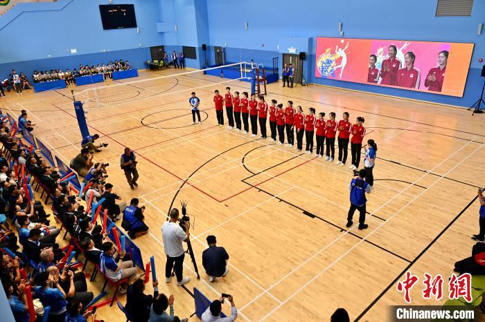 中国女排与香港纪律部队进行友谊赛(7)