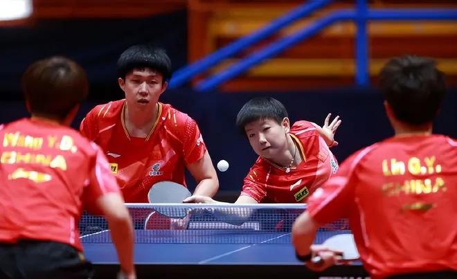 恭喜中国队提前包揽男单、男双和混双三项冠亚军，女双一对获得决赛权，女单半决赛在中(6)