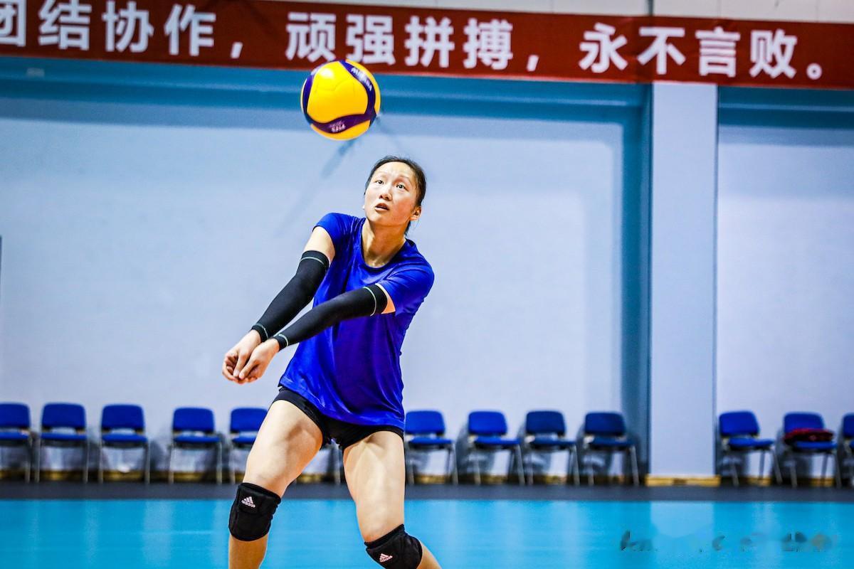  各种小道消息看来，就是备战下一个比赛的中国女排换人了。
前几天结束了世界女排联(3)