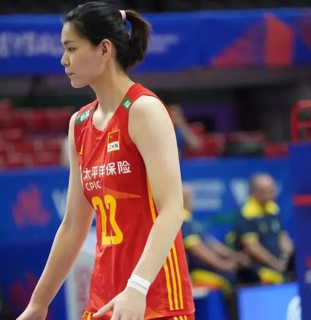  各种小道消息看来，就是备战下一个比赛的中国女排换人了。
前几天结束了世界女排联(4)