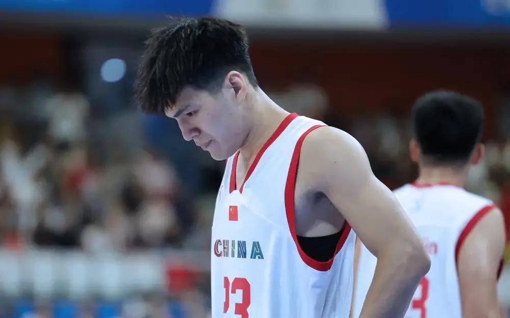 陈国豪12分0篮板，邹阳得分篮板王，立陶宛79：67淘汰中国。中国队罚球65%的(1)