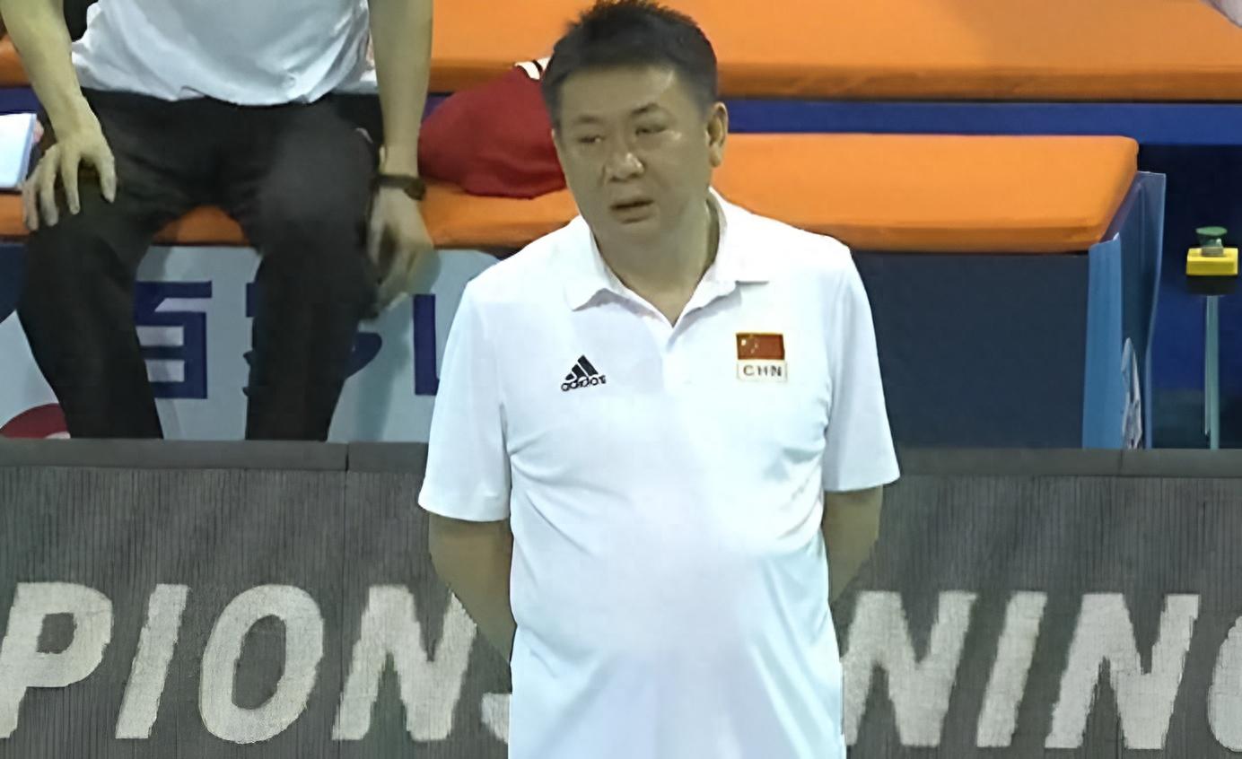 中国女排的失利引发球迷对蔡斌教练的质疑和不满(1)