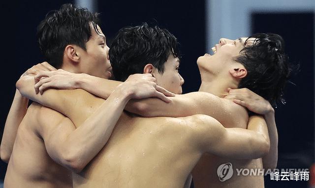 韩国获亚运史上首枚游泳接力项目冠军，“黄金一代”创亚洲新纪录(1)