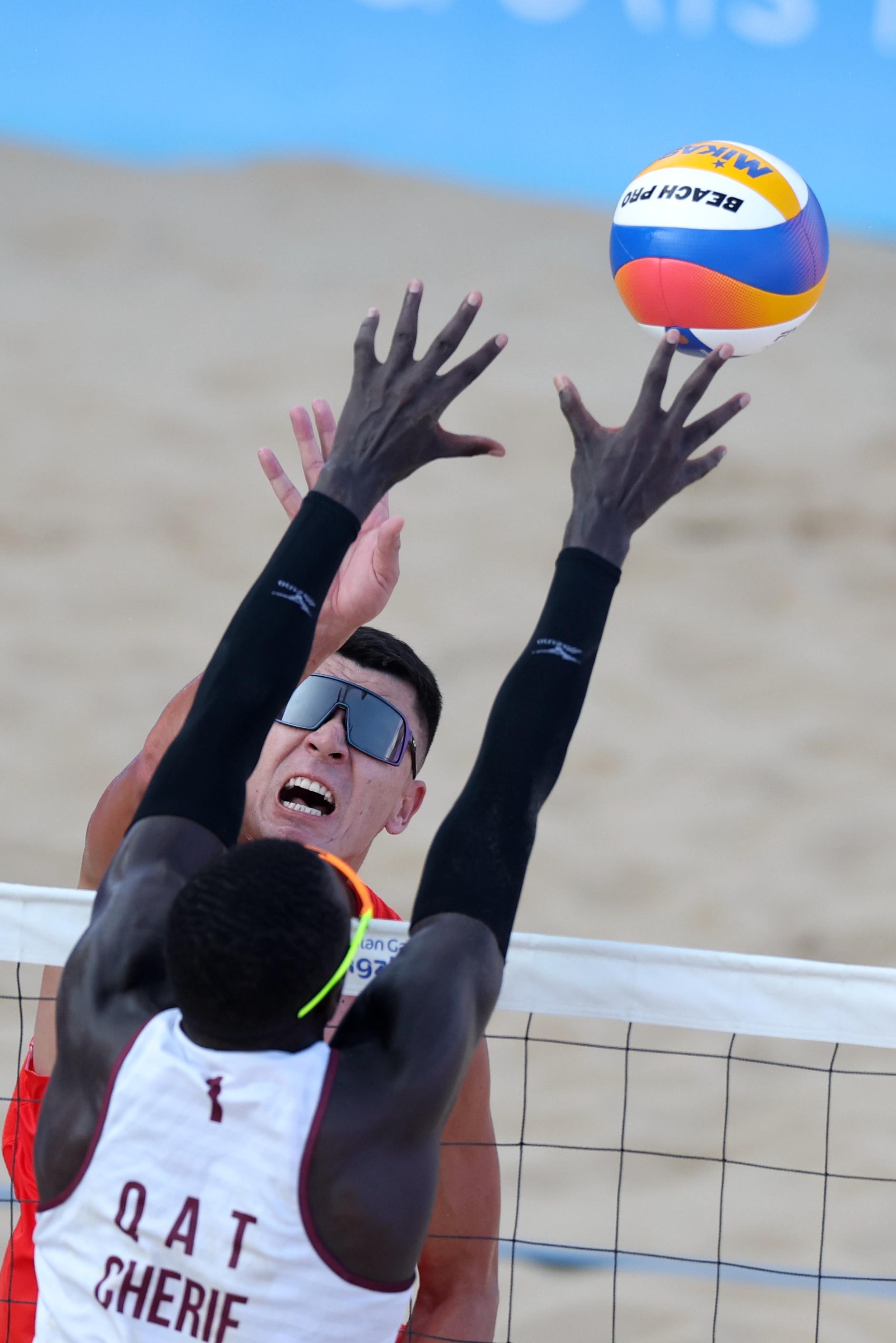 沙滩排球——男子金牌赛：中国组合获亚军(10)