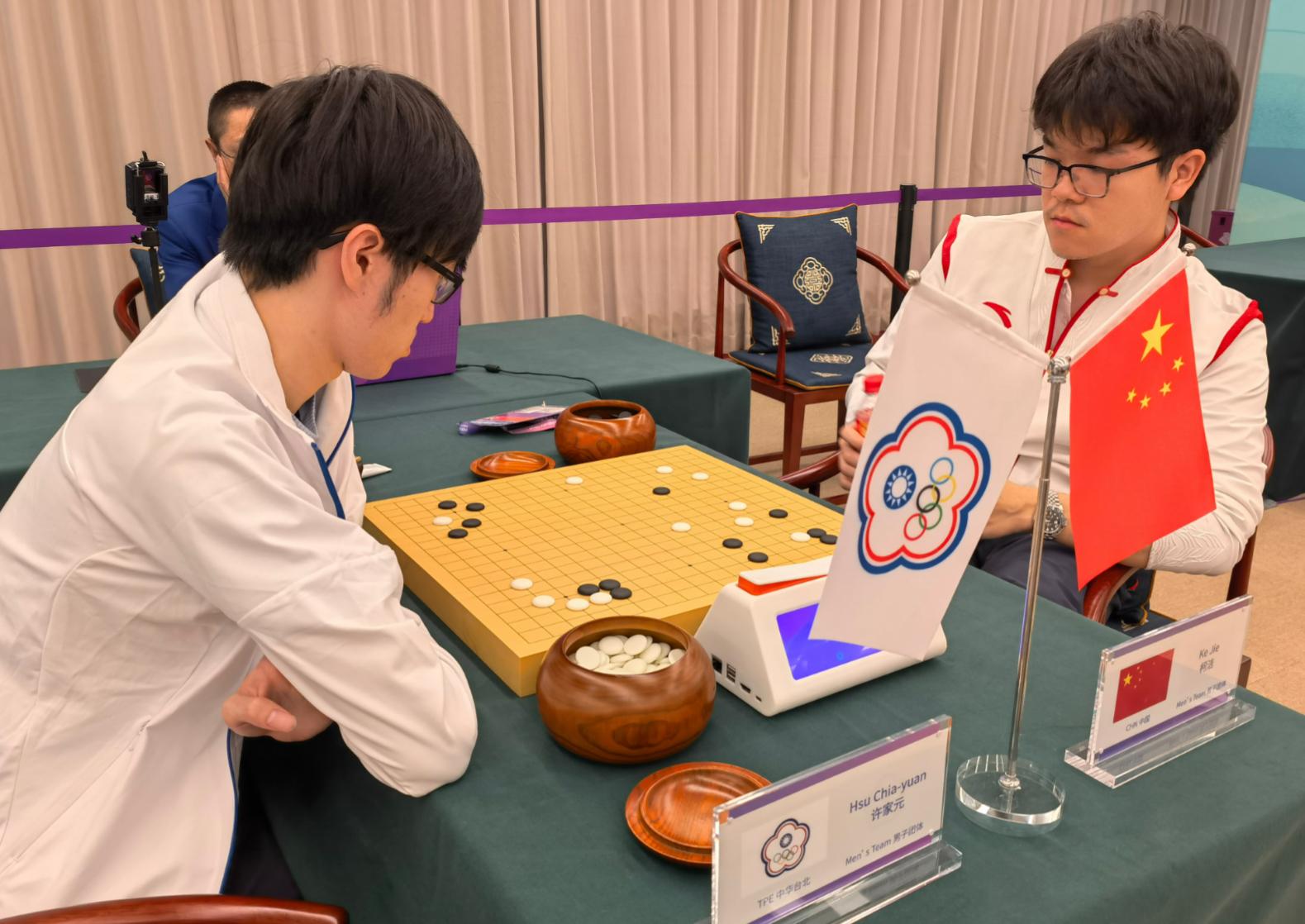 围棋中国男、女团体共同晋级决赛 女团对日本完成逆转！(1)