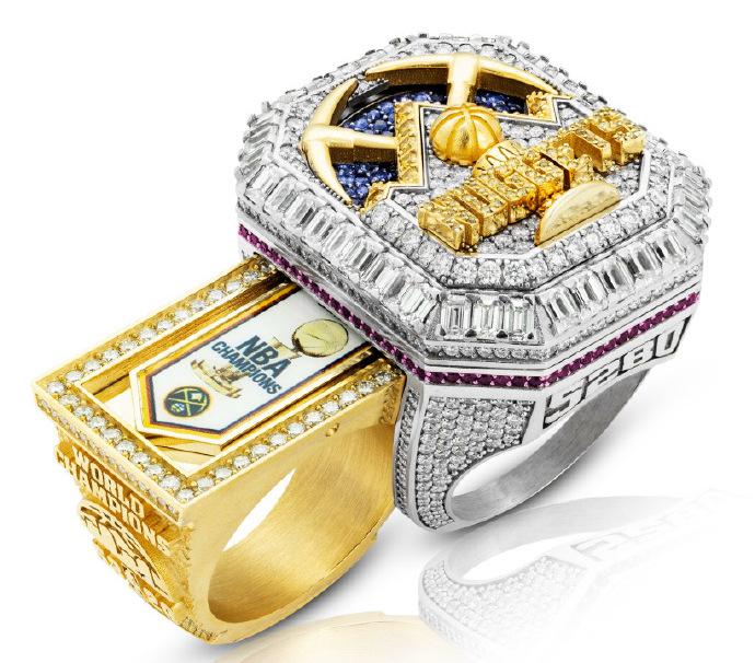 每枚镶嵌16克拉钻石，掘金的NBA总冠军戒指有两处独特设计(2)