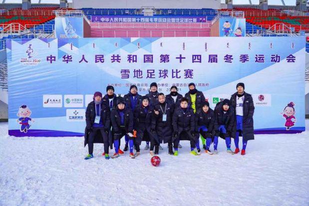 骄傲！这群崇明小伙在全运会上创造了上海雪地足球新记录，而崇明足球的未来更值得期待！(2)