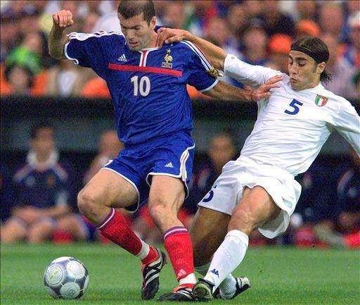 20年前的欧洲杯决赛夜，卡纳瓦罗一人毁了意大利？(1)