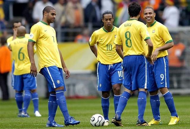 06年的巴西队，拥有四位巨星球员，为何没能卫冕世界杯？(2)
