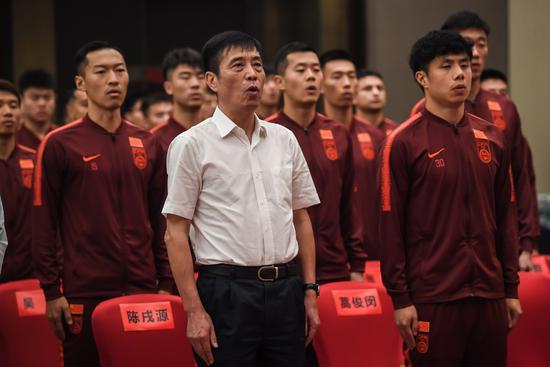 陈戌源激励国足: 提高自己, 争取成为中国足球真正榜样(1)