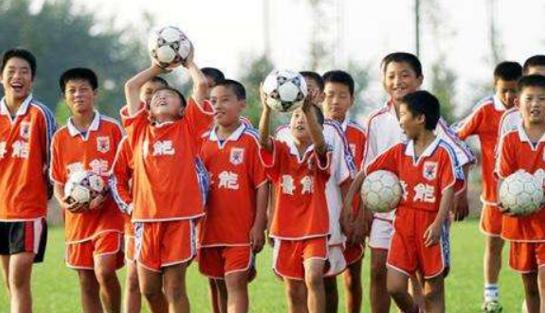 在中国，一个家庭从小培养一个能在中超联赛踢上主力的足球运动员，大概需要多少钱(5)