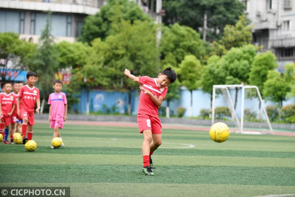 贵州仁怀: 校园足球 强身健体(2)