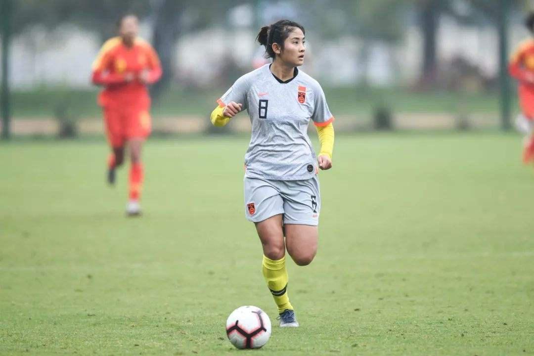 7-0！唐佳丽梅开二度赶超亚洲足球小姐，中国女足进奥运会稳了(3)