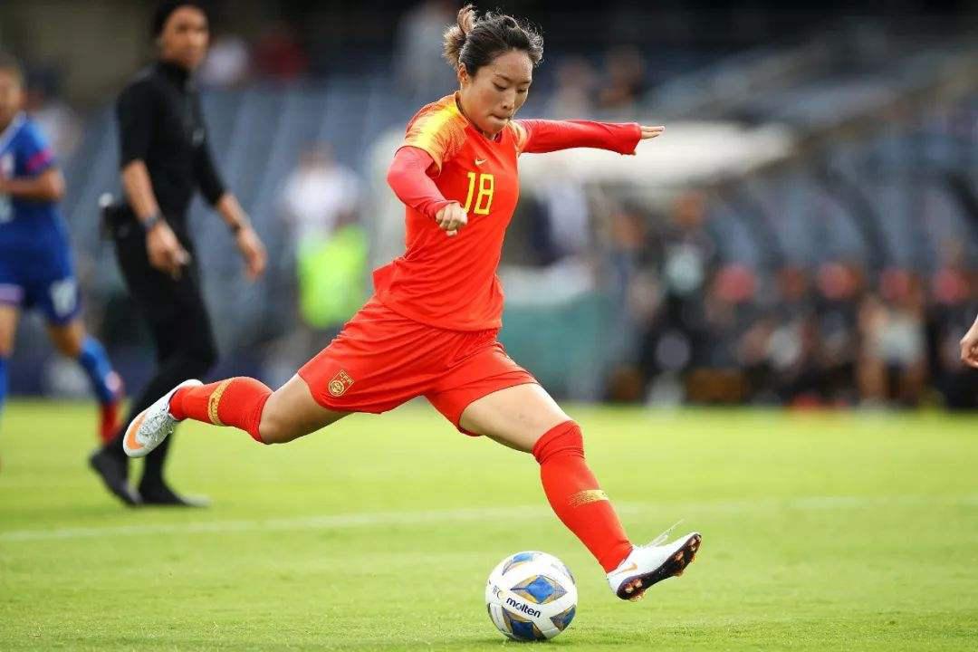 7-0！唐佳丽梅开二度赶超亚洲足球小姐，中国女足进奥运会稳了(5)