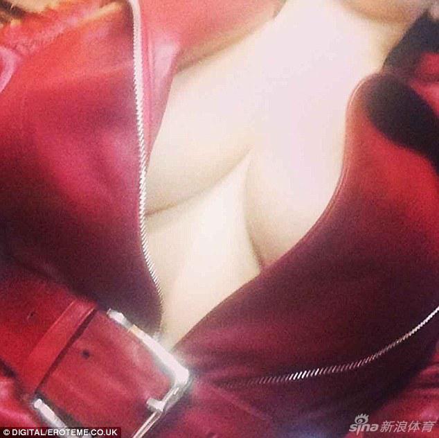 英超女神新闻 英超女神紧身红裙包裹巨乳肥臀(8)