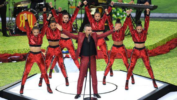 西甲开幕式 世界杯开幕式演唱歌手做出“下流动作”(3)