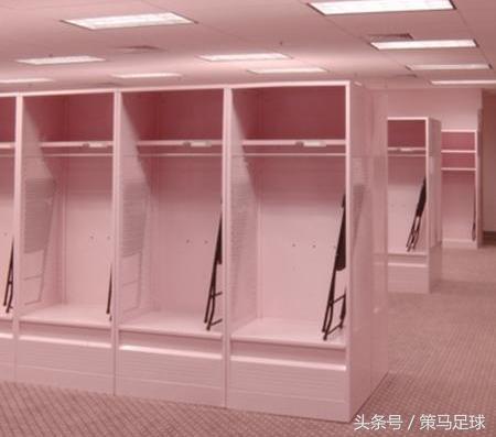 英超客队更衣室 将客队更衣室刷成粉色(3)