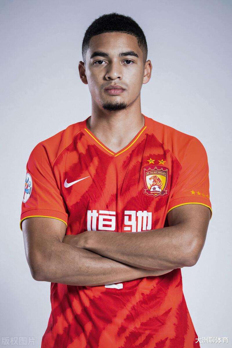 点赞！英超传出消息：中超俱乐部放弃一华裔球员，中国足球有希望(2)