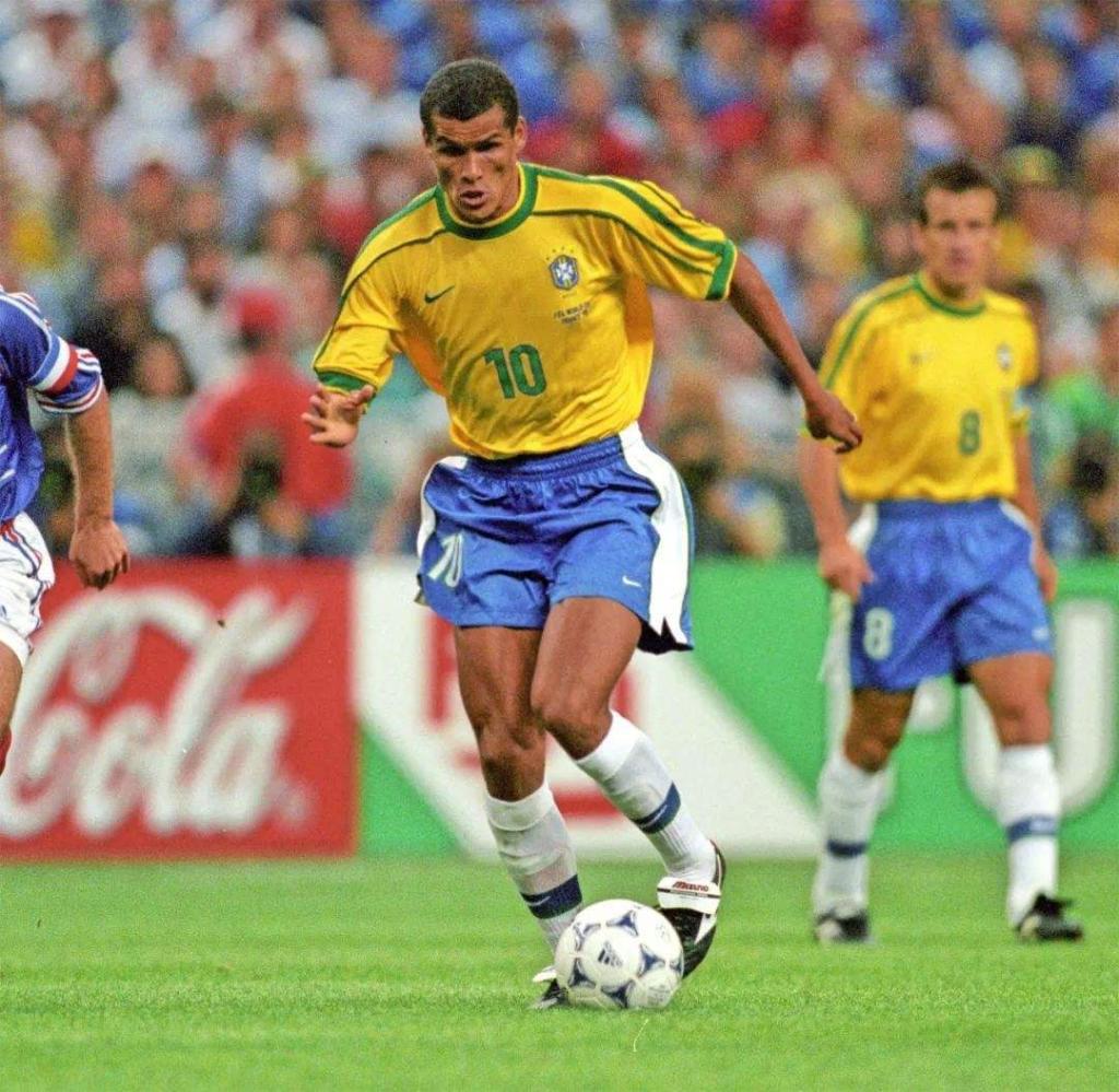 卡卡欧冠进球纪录 谁是欧冠历史上进球最多的巴西人(1)
