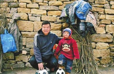 他为了河南建业三度出山，年过古稀的他依然在为中原足球服务着(6)