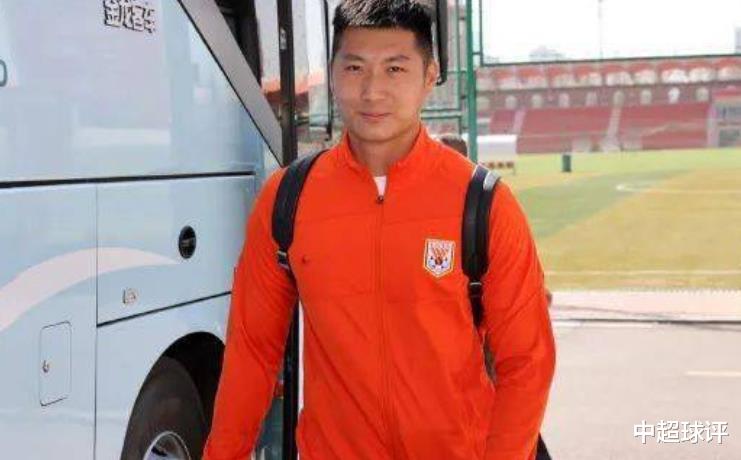 又1中国足球名宿之子首次出战中超：16岁身高达1米98！(3)