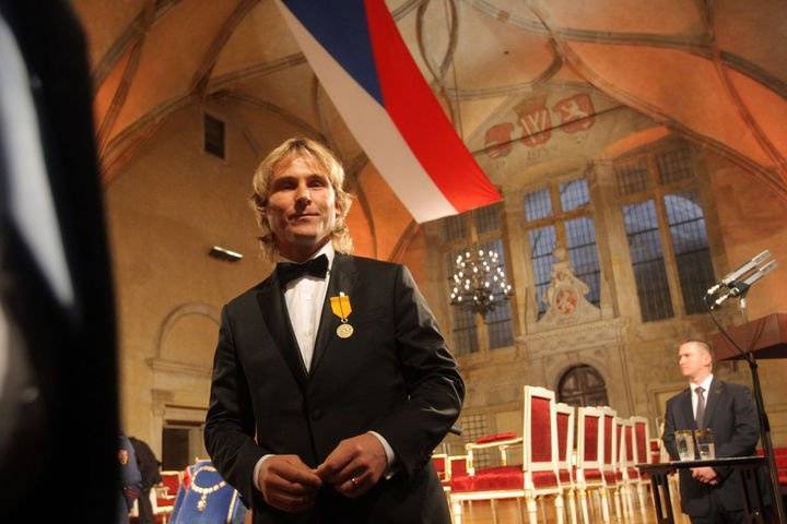 内德维德：捷克黄金一代的旗帜人物 96年欧洲杯一飞冲天(1)