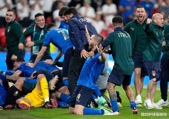 C罗加冕金靴！欧洲杯大结局：意大利夺冠，英格兰连续55年无冠(2)