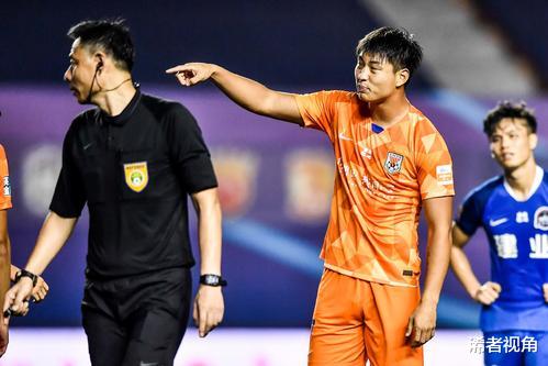 凌晨0点! 上海媒体再现争议报道: 将中国足球逼入绝境, 球迷骂声一片(1)