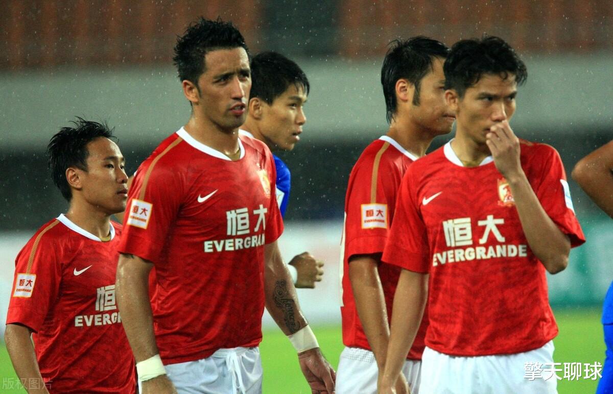 许家印太冤了！为中国足球做了7件大事，都遭讽刺，怪不得要退群(6)