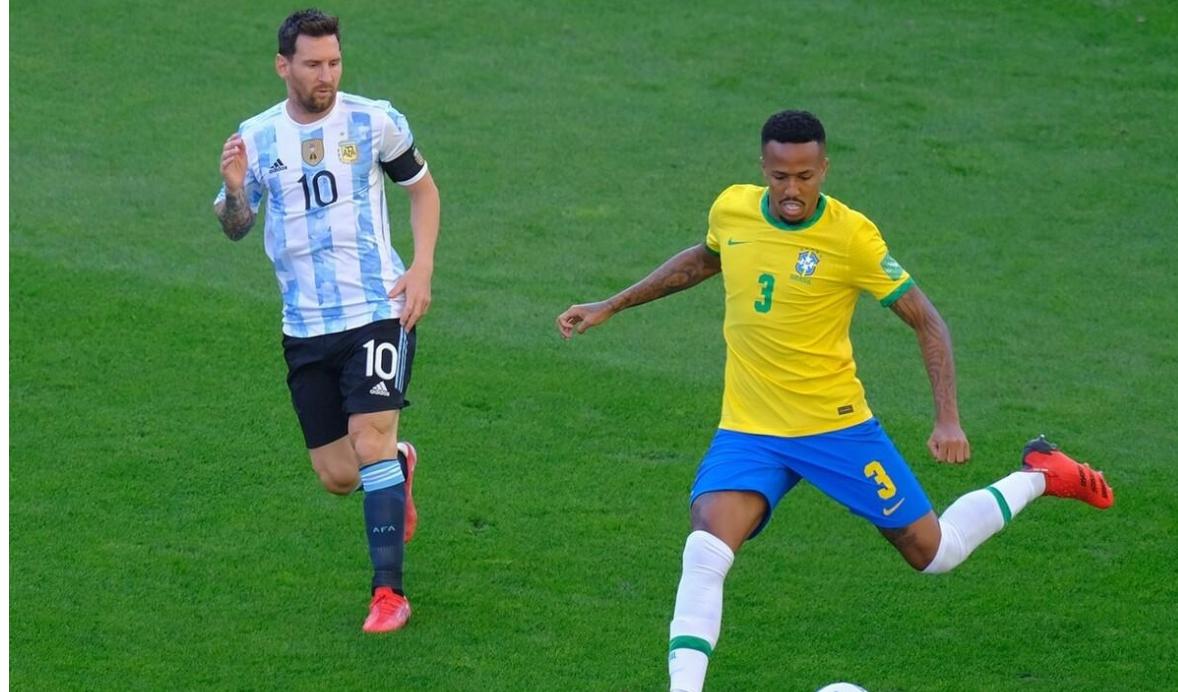 巴西与阿根廷在南美世预赛中发生一件奇葩一幕，到底谁错了？(5)